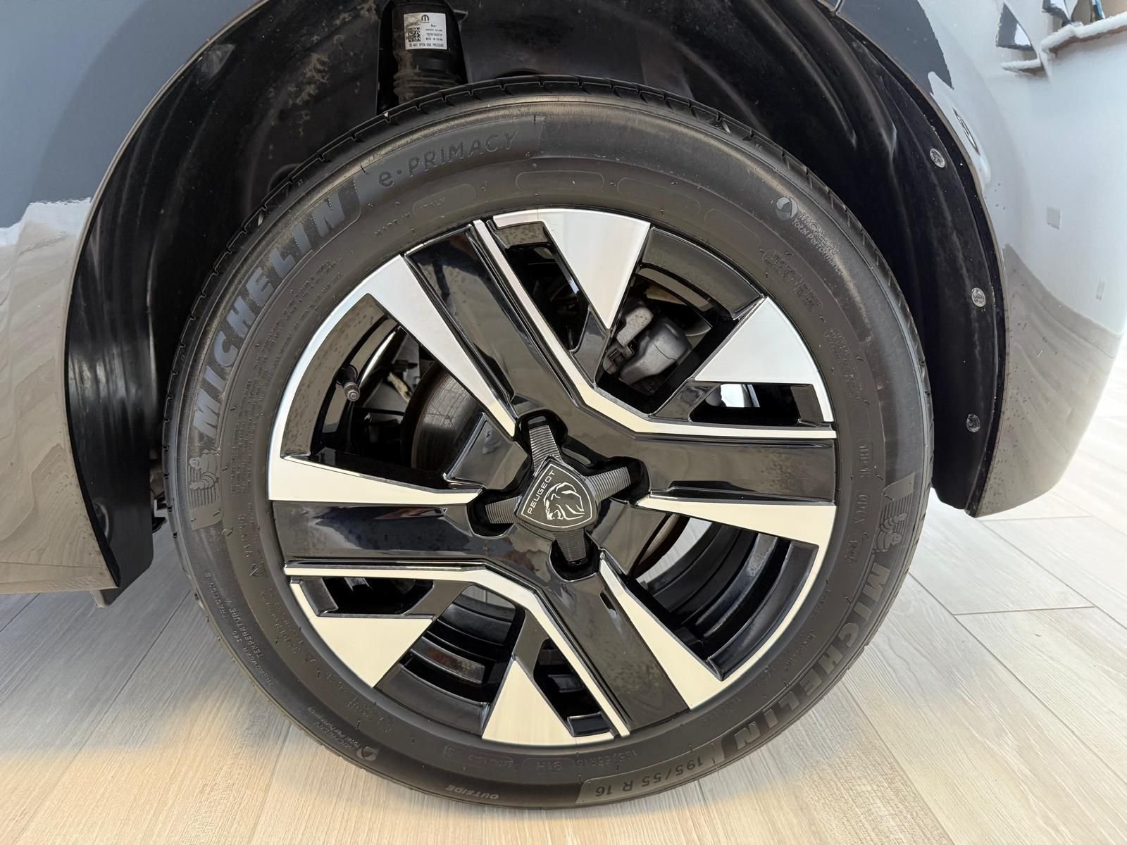 Peugeot 208 PureTech 100 S&S 5p. Allure