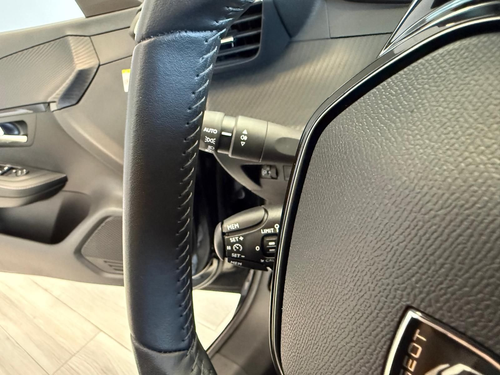 Peugeot 208 PureTech 100 S&S 5p. Allure