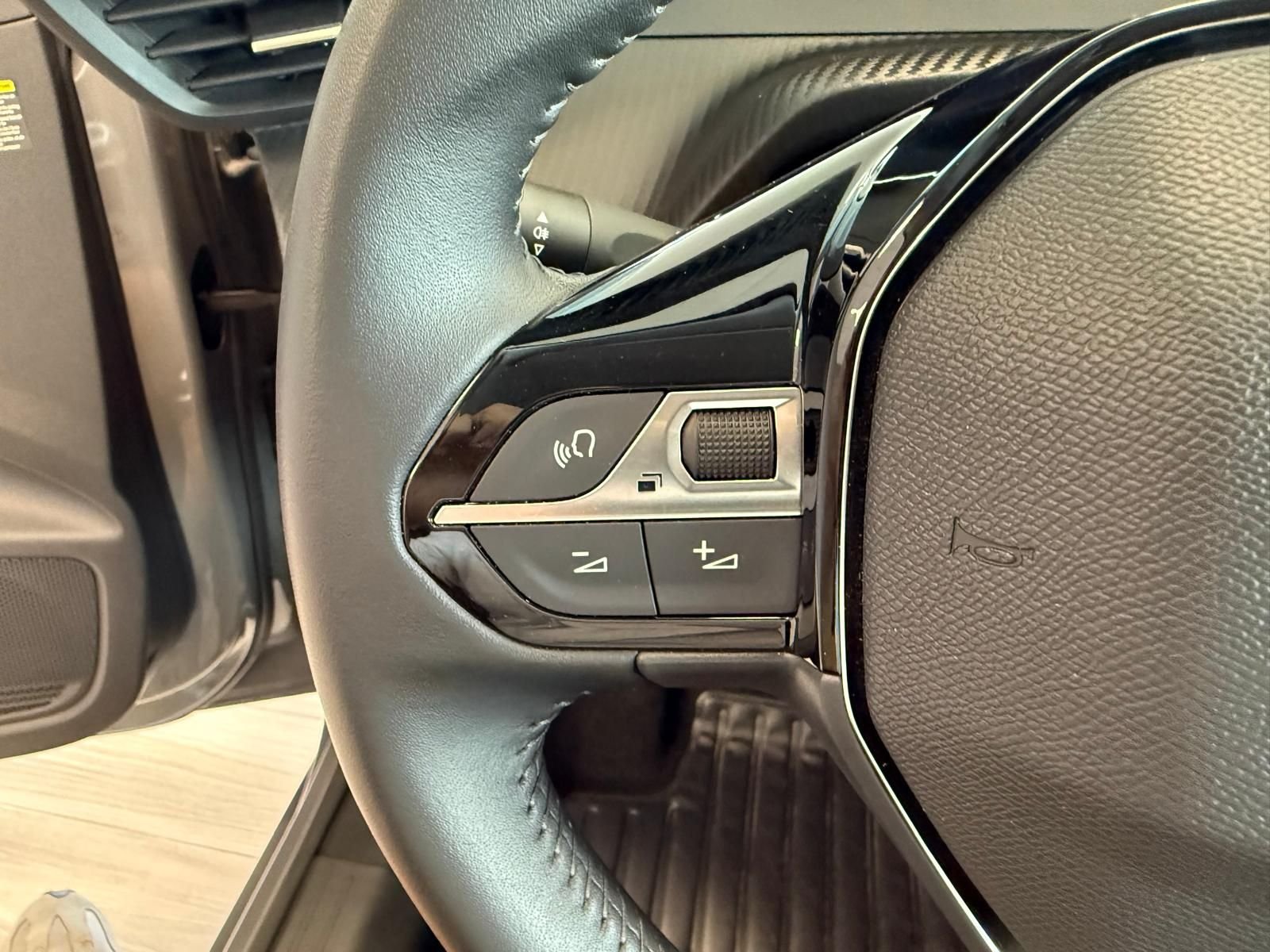 Peugeot 208  Allure 100