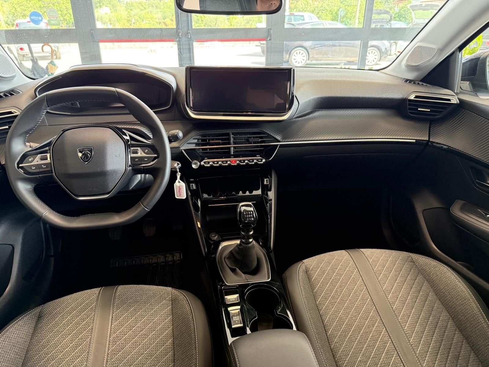 Peugeot 208  Allure 100