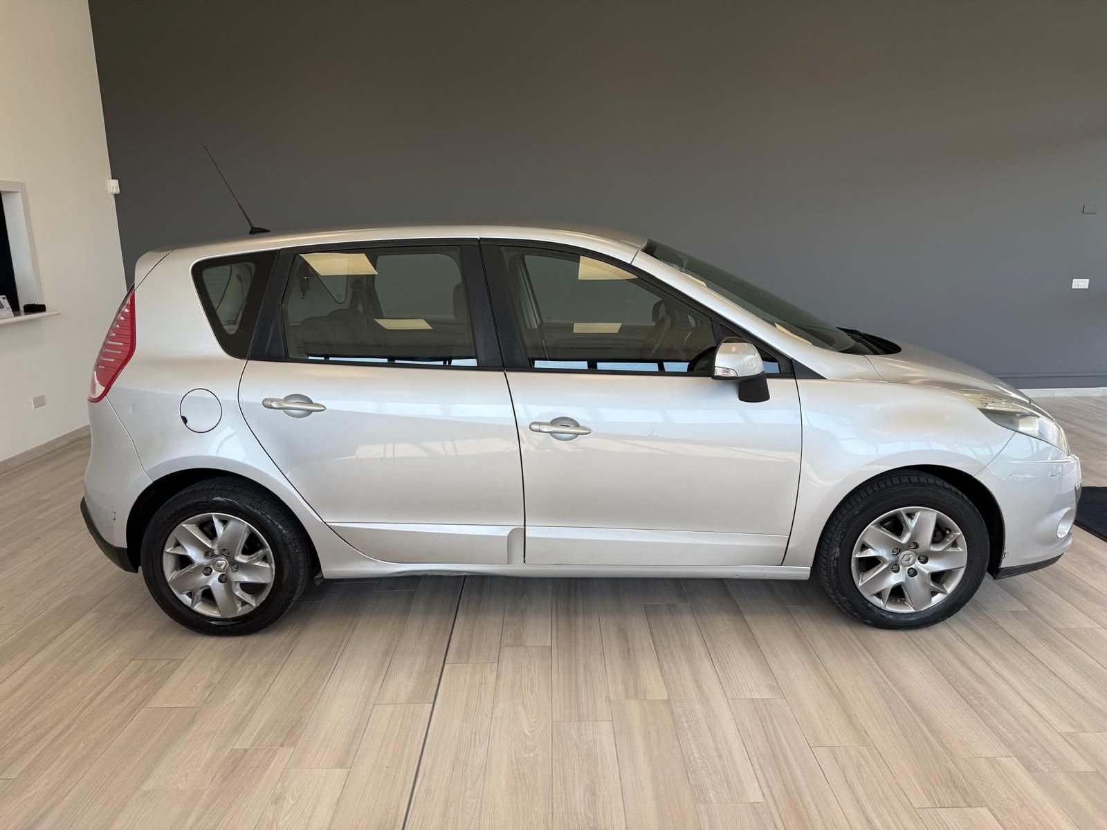 Renault   scenic x-mod Dynamique1.5 dci 110CV