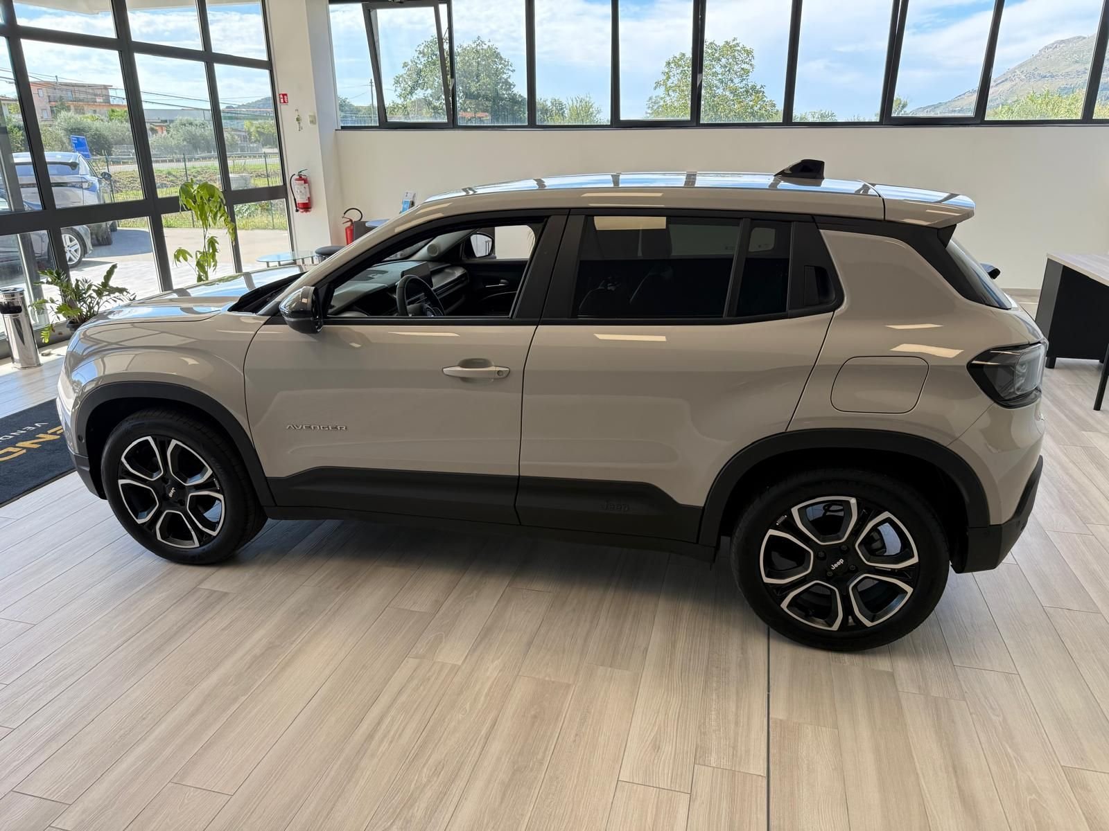 Jeep Avenger 1.2 Turbo 100 CV Summit Pari al nuovo